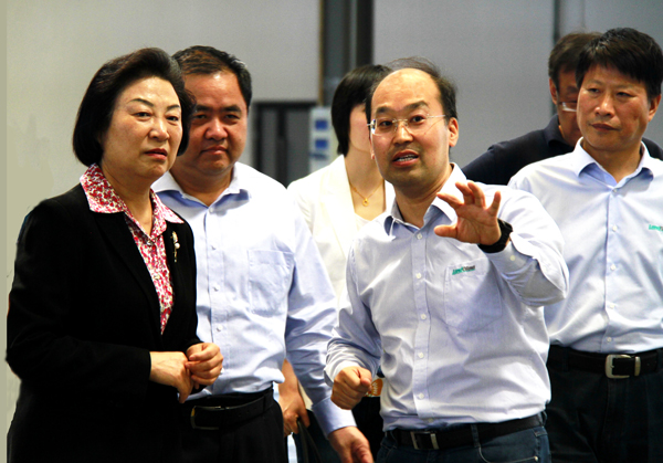 Member of CPPCC Standing Committee, Jing Liang Visited LandGlass